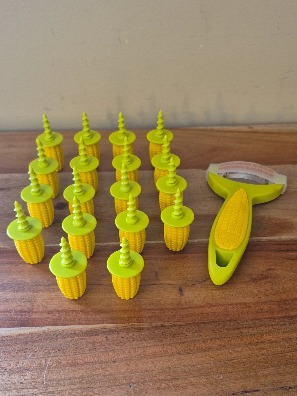 9 Sets of Screw On Corn Holders (18) & Corn Peeler